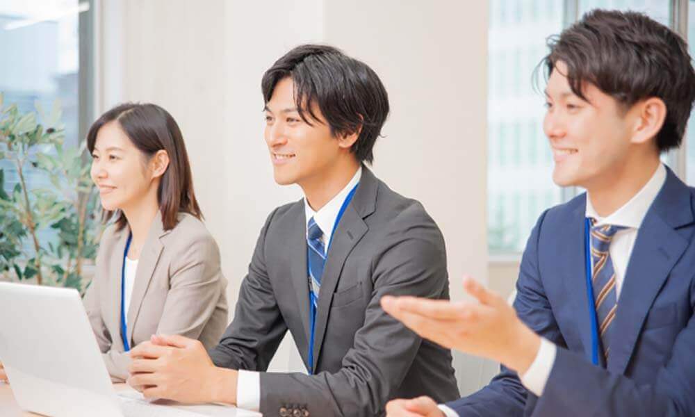 弊社では年間500名以上の面接を行っています。
その面接で利用しているのが弊社オリジナルのプログラマー適性検査です。
弊社が独自に設計したアルゴリズムを組み込んだシステムを開発。
このシステムにより適性検査を実施すればするほど出題精度があがり、より正確な結果を導くことに成功しています。
